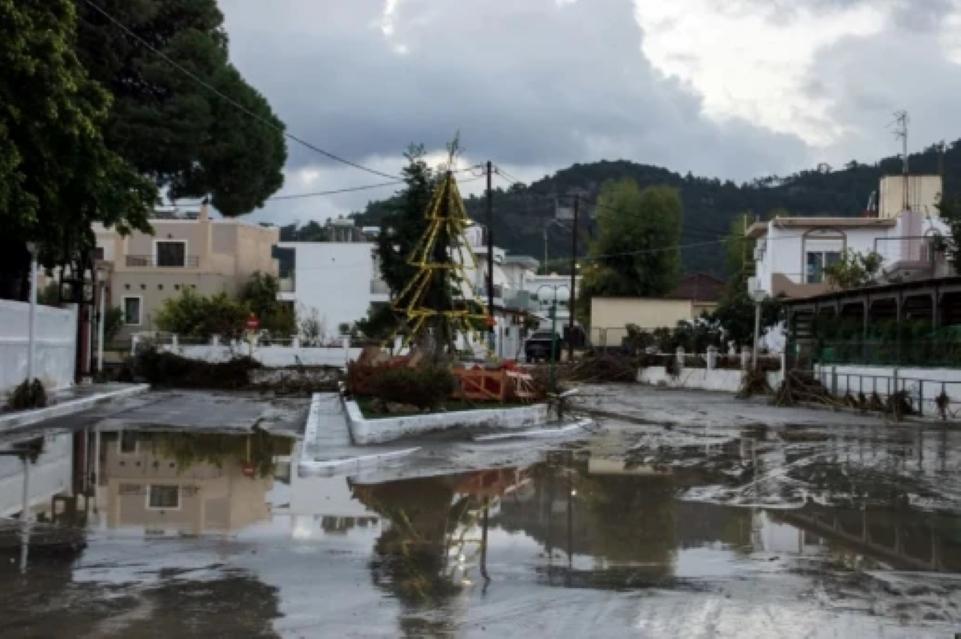 Κακοκαιρία Bora: Λήμνος και Ρόδος κηρύχθηκαν σε κατάσταση έκτακτης ανάγκης - Εικόνες καταστροφής