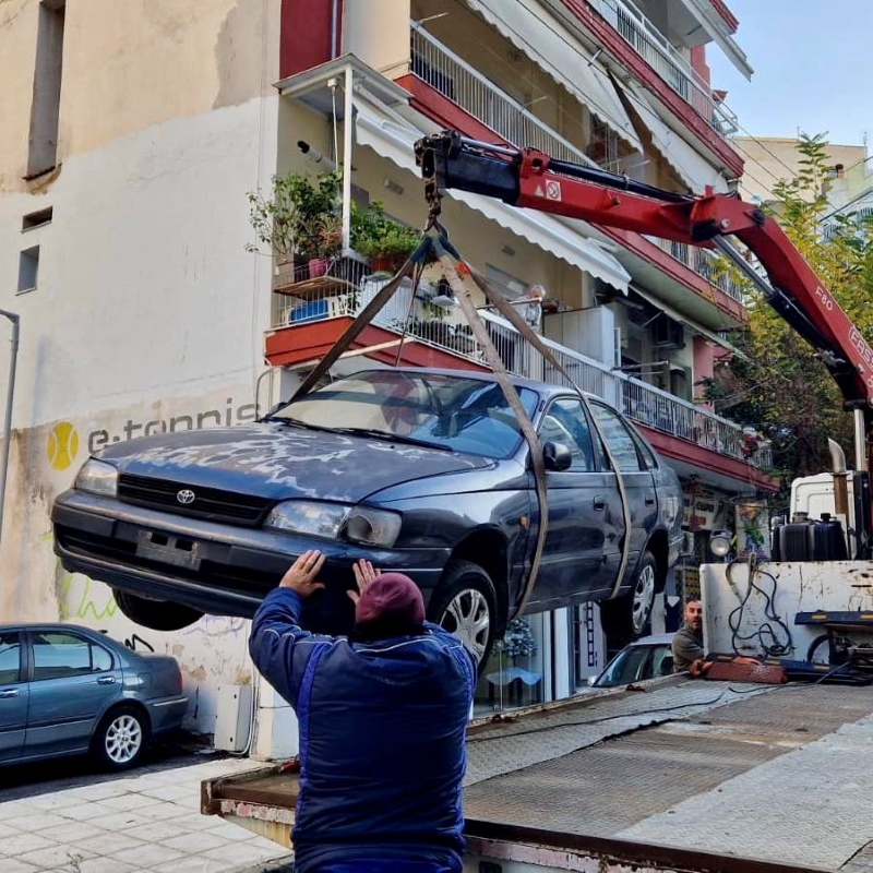 Δήμος Θεσσαλονίκης: «Ξήλωμα» των εγκαταλελειμμένων οχημάτων