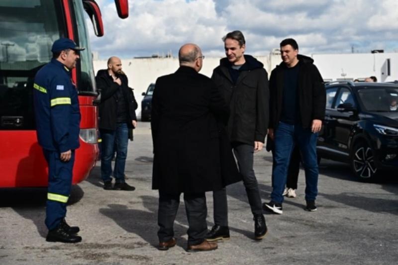 Στην Σαντορίνη ο Κυριάκος Μητσοτάκης: «Συνεχίζουμε να παρακολουθούμε το φαινόμενο»