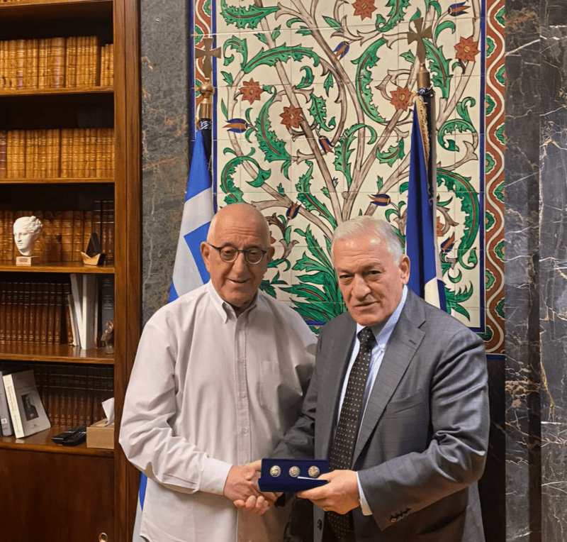 Βουλή: Τα «θερμά συγχαρητήρια» του Λάζαρου Κυρίζογλου στο Νικήτα Κακλαμάνη