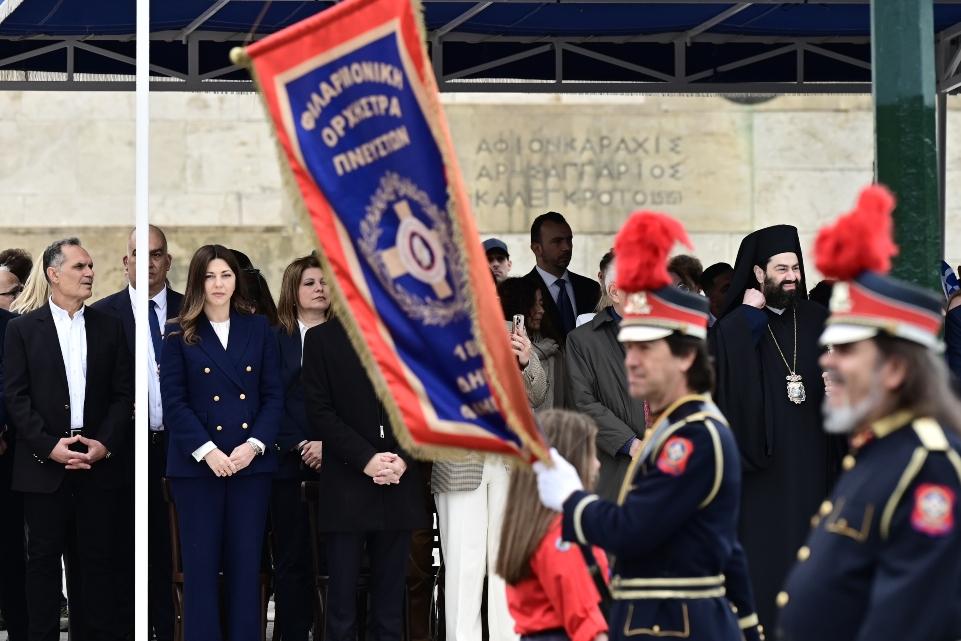 25η Μαρτίου: Πραγματοποιήθηκε η μαθητική παρέλαση στην Αθήνα - Οι παραδοσιακές ενδυμασίες