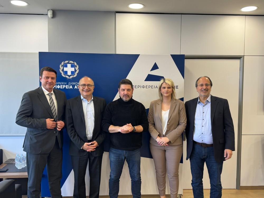 Περιφέρεια Αττικής: Χρηματοδοτεί έργα σε παιδικές χαρές και σχολικές αίθουσες σε τέσσερις δήμους