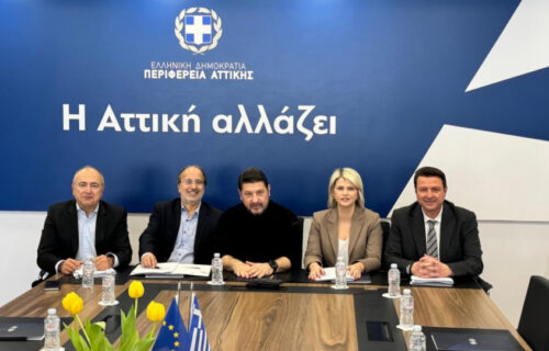 Περιφέρεια Αττικής: Χρηματοδοτεί έργα σε παιδικές χαρές και σχολικές αίθουσες σε τέσσερις δήμους