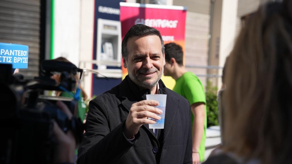 «Ραντεβού στις Βρύσες» στην πλατεία Κοραή έδωσαν ο Δήμος Αθηναίων και η Greenpeace