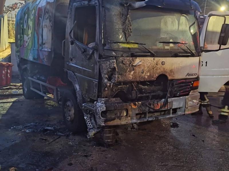 Δήμος Βύρωνα: Εμπρηστική επίθεση στον χώρο στάθμευσης απορριμματοφόρων