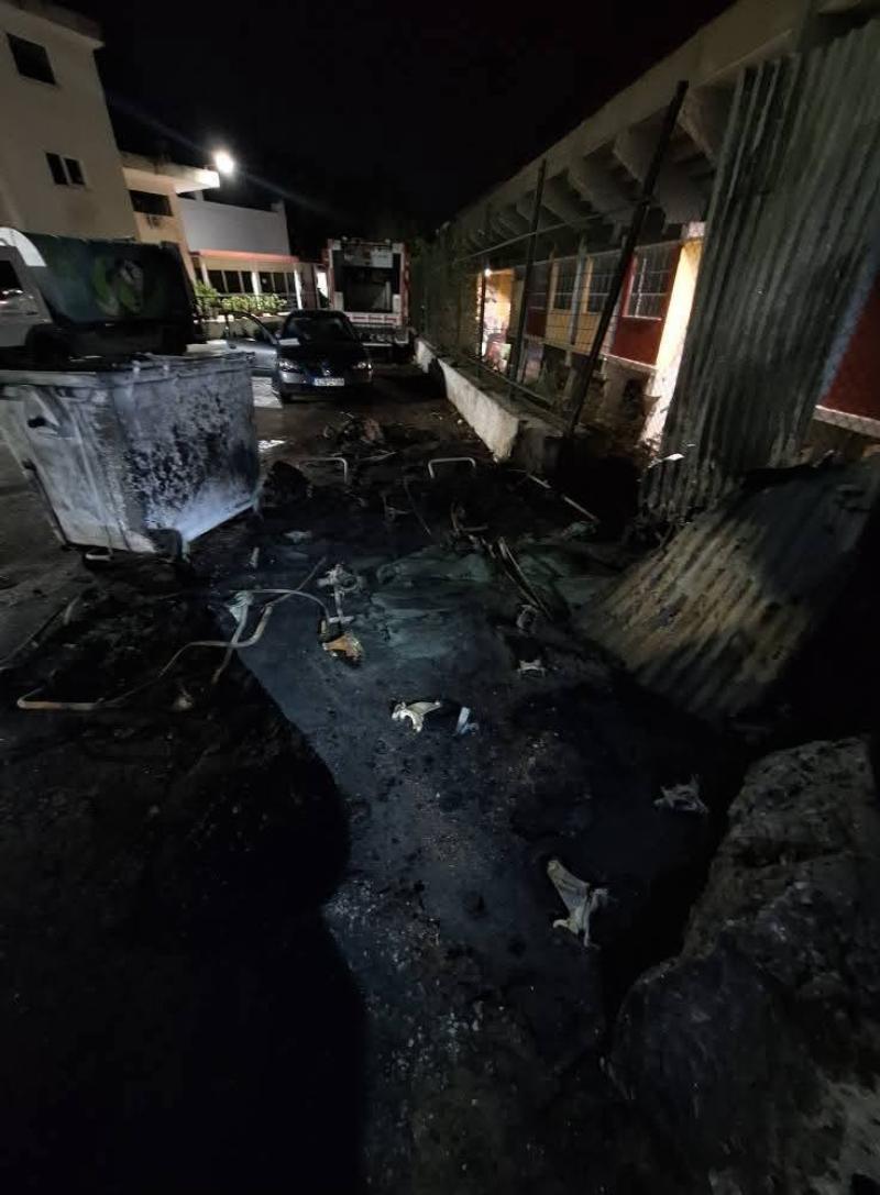 Δήμος Βύρωνα: Εμπρηστική επίθεση στον χώρο στάθμευσης απορριμματοφόρων