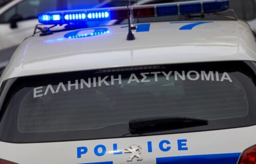 Ο αντιδήμαρχος του δήμου Βέλου - Βόχας, Βαγγέλης Λυμπερόπουλος, συνελήφθη για ενδοοικογενειακή βία μετά από καταγγελία της συζύγου του