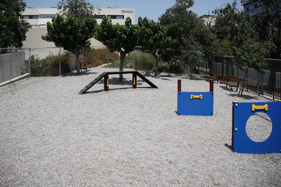 Δήμος Αθηναίων: Άνοιξε τις πόρτες του το νέο πάρκο σκύλων στο Σεράφειο
