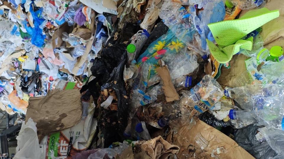 Ο Δήμος Πολυγύρου κρούει τον κώδωνα για την ανακύκλωση: «Όχι άλλα λάθη στους μπλε κάδους»