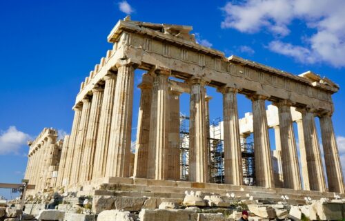 Κλείνει η Ακρόπολη λόγω καύσωνα