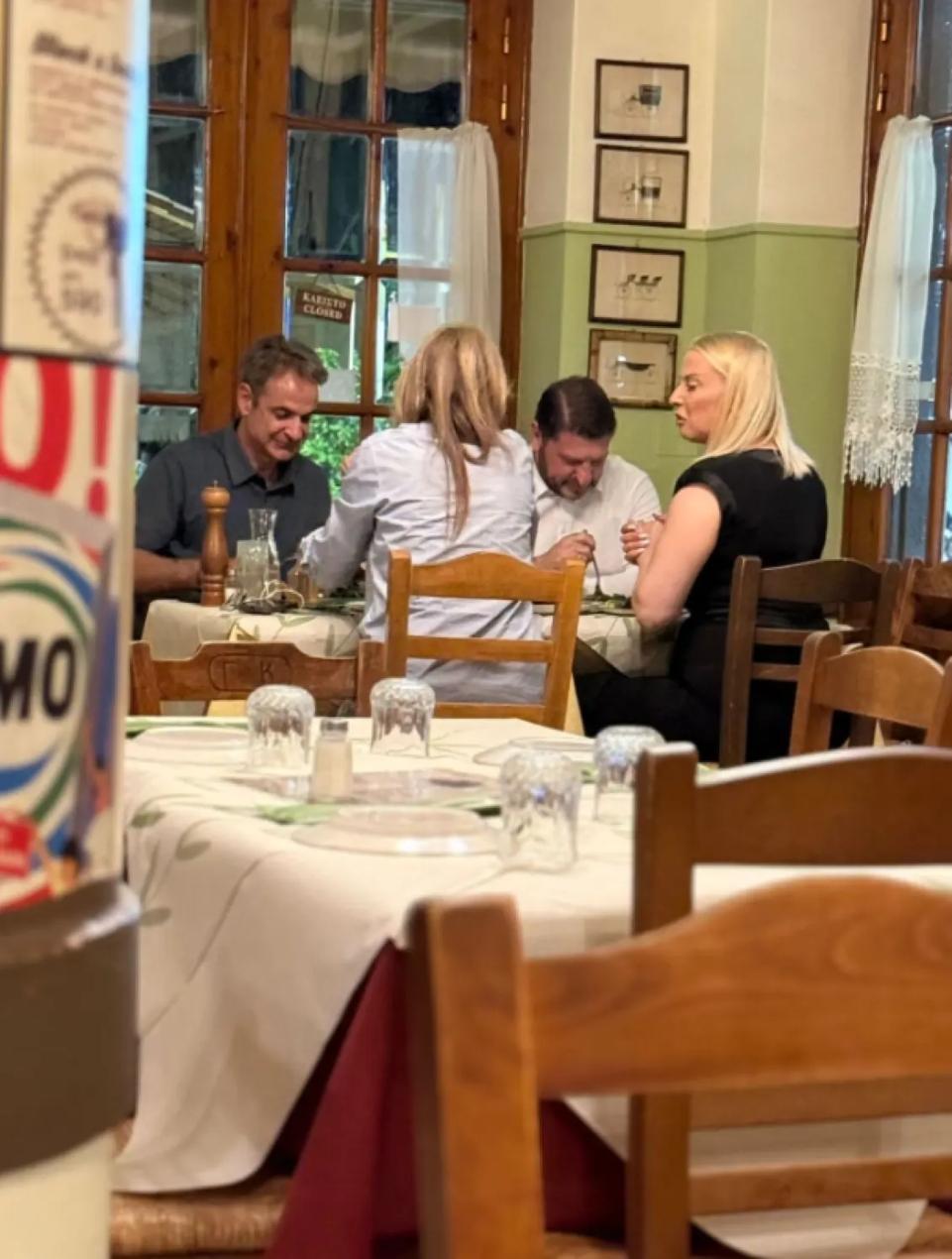 Μητσοτάκης και Χαρδαλιάς φάγανε μαζί σε ταβερνάκι στη Δραπετσώνα