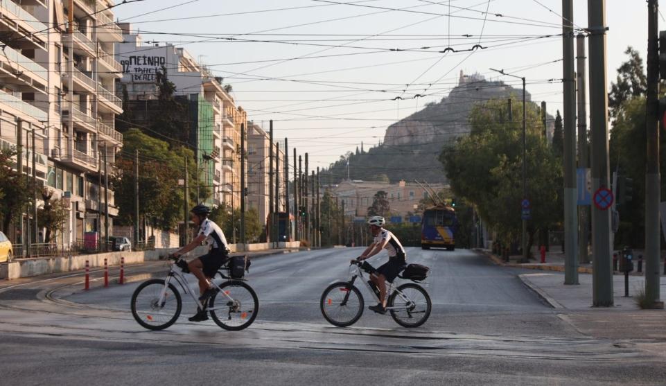 Δεκαπενταύγουστος στην Αθήνα: Εικόνες και βίντεο από την άδεια πρωτεύουσα