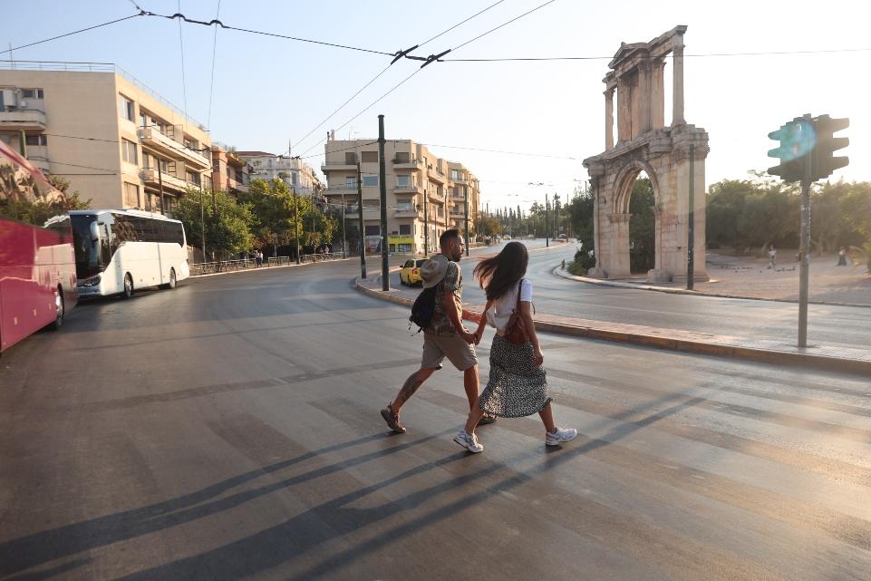 Δεκαπενταύγουστος στην Αθήνα: Εικόνες και βίντεο από την άδεια πρωτεύουσα