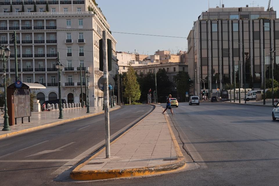 Δεκαπενταύγουστος στην Αθήνα: Εικόνες και βίντεο από την άδεια πρωτεύουσα