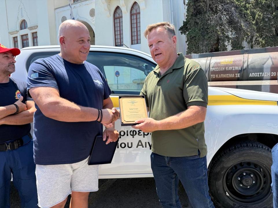 Περιφέρεια Νοτίου Αιγαίου: Παράδοση πυροσβεστικού οχήματος 4x4 στη Λέσχη Ελλήνων Καταδρομέων Κω