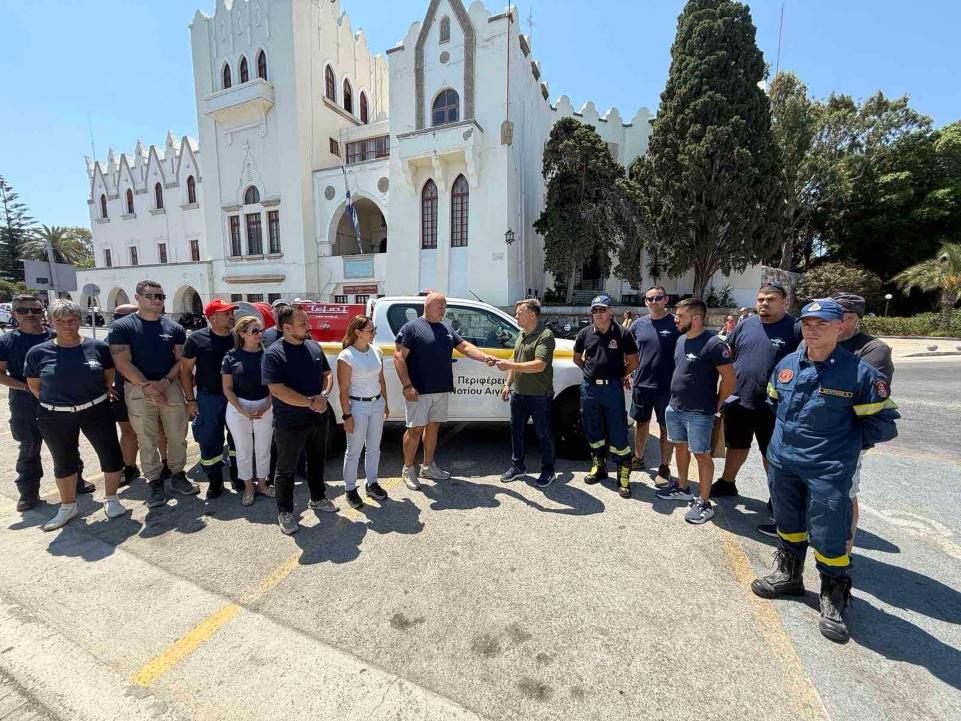 Περιφέρεια Νοτίου Αιγαίου: Παράδοση πυροσβεστικού οχήματος 4x4 στη Λέσχη Ελλήνων Καταδρομέων Κω