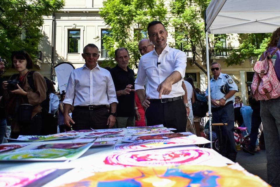 «Αθήνα χωρίς αυτοκίνητο»: Χιλιάδες πολίτες γιόρτασαν στο κέντρο της πόλης