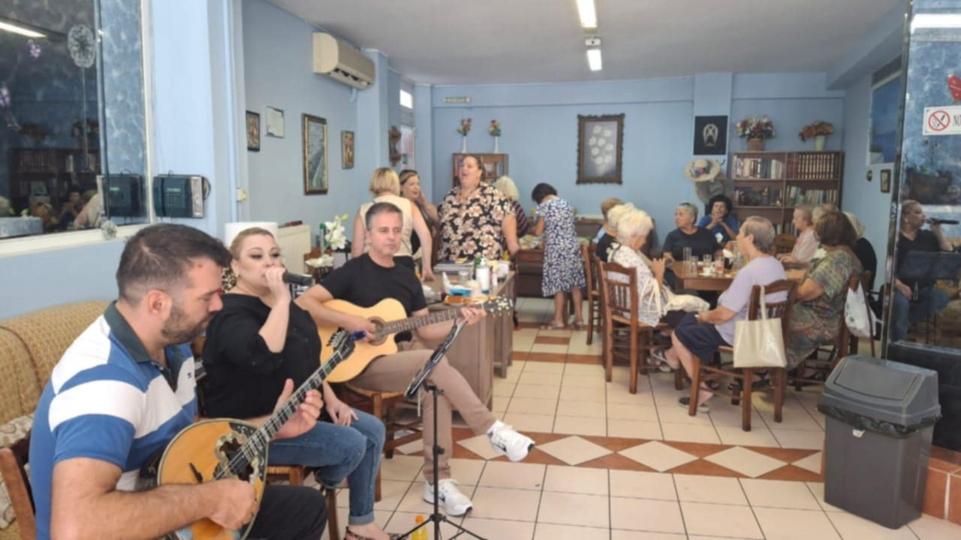 Μουσικές στιγμές γεμάτες αγάπη στα Κέντρα Αγάπης και Αλληλεγγύης του Πειραιά