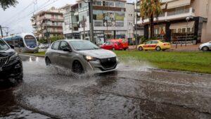 Καιρός: Βροχές, καταιγίδες και πτώση της θερμοκρασίας, νέα κακοκαιρίς «χτυπάει» τη χώρα