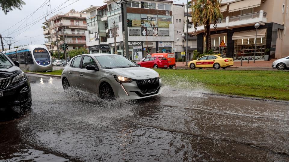 Καιρός: Βροχές, καταιγίδες και πτώση της θερμοκρασίας, νέα κακοκαιρίς «χτυπάει» τη χώρα
