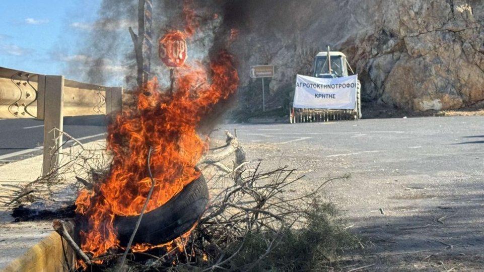 Κρήτη: Παραμένουν στο μπλόκο του ΒΟΑΚ οι αγροτοκτηνοτρόφοι στο Ηράκλειο
