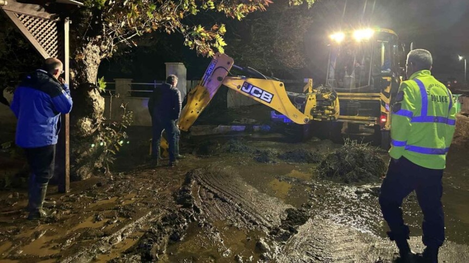 Σοβαρά προβλήματα από την καταιγίδα στο Νειμποριό - Άμεση κινητοποίηση του Δήμου Άνδρου