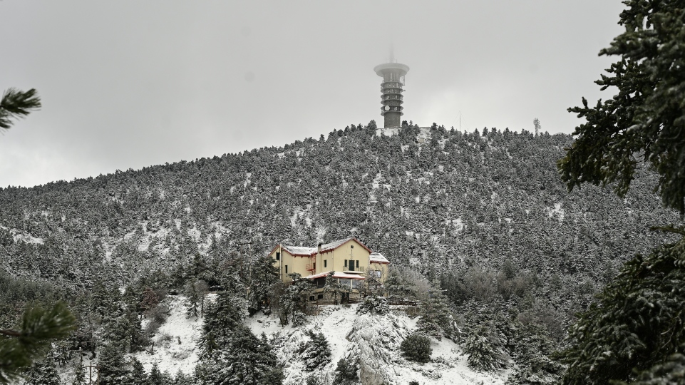 Καιρός: Απότομη αλλαγή με πτώση θερμοκρασίας και τοπικά χιόνια - Πότε έρχεται νέα επιδείνωση