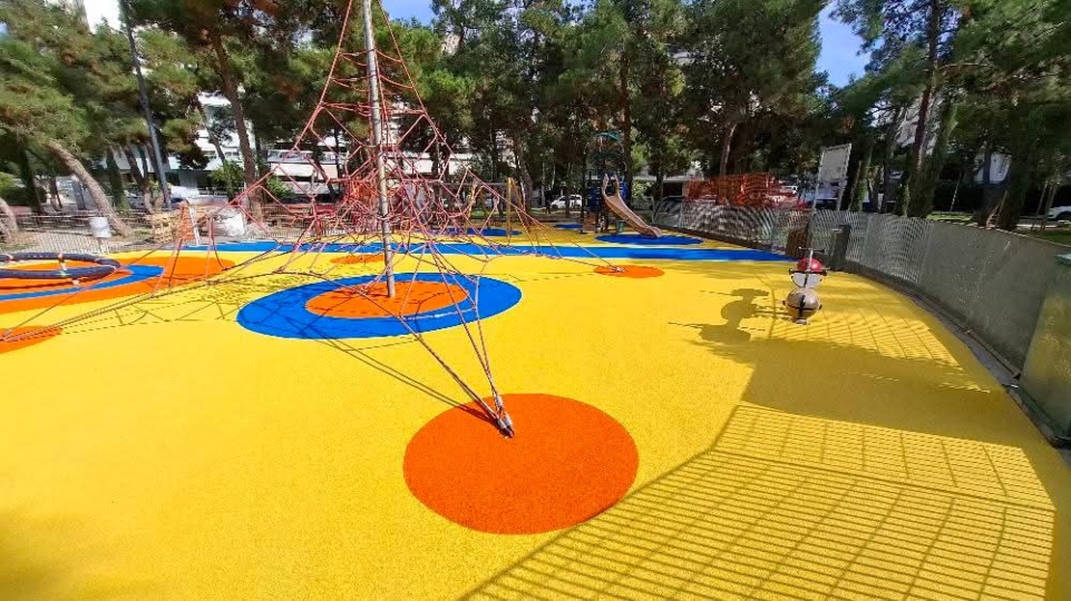 Νέα Σμύρνη: Ανακαινίστηκε η παιδική χαρά της πλατείας Βασιλείου Γεωργίου