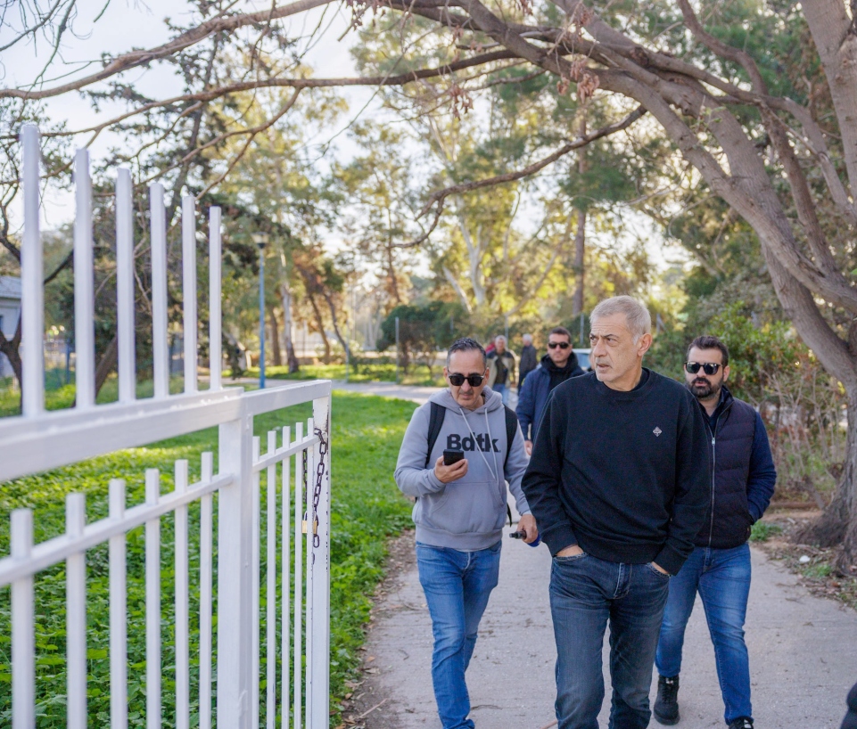 Πειραιάς: Αυτοψία του Γιάννη Μώραλη στις εργασίες αναβάθμισης του γηπέδου ποδοσφαίρου 11x11 του ΣΕΦ